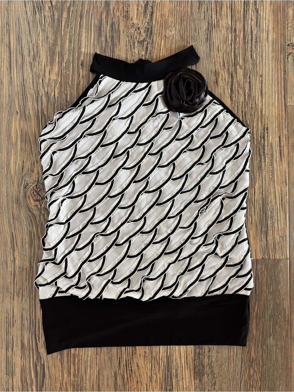 Vtg lollol Textured Halter Top XL Black White Scales Rosette Banded Waist Y2K